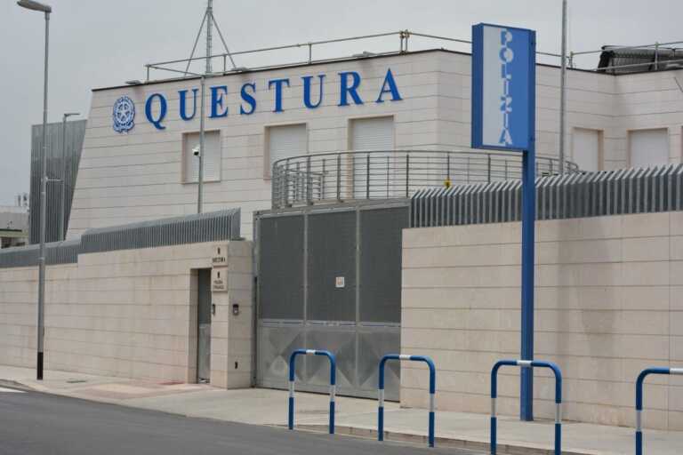 Sorpresi a smontare un’auto appena rubata, aggrediscono i poliziotti: arrestati due andriesi