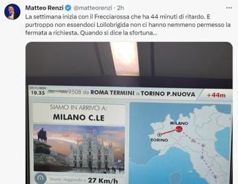 Galleria foto 'Renzi arriva in ritardo e ironizza: “Scusate, sul mio treno non c’era Lollobrigida”' - foto 1