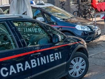 Galleria foto 'Roma, entra in chiesa durante la messa e minaccia di far esplodere bombola: arrestato' - foto 1