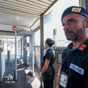 Galleria foto 'Roma: rissa con ferito alla stazione Marconi: immediato l’intervento di Italpol' - foto 1