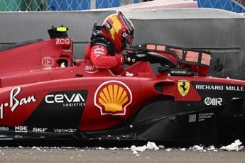 Galleria foto 'Sainz, un altro incidente: a 200 all’ora contro le barriere con la Ferrari' - foto 1