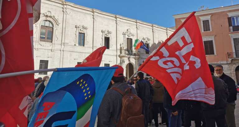 “Adesso Basta”: Cgil e Uil in piazza in Puglia e Basilicata. A Bari corteo con Bombardieri
