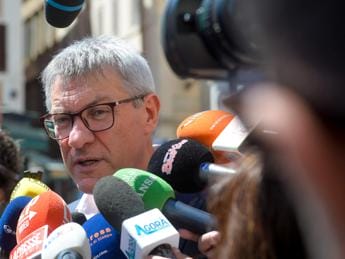 Galleria foto 'Sciopero generale, Landini va avanti. Salvini: “Così scatta precettazione”' - foto 1