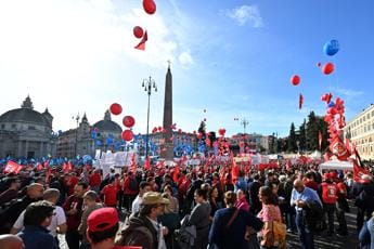Galleria foto 'Sciopero generale, Meloni: “Precettazione atto dovuto”. Salvini: “Italiani hanno potuto viaggiare e lavorare”' - foto 1