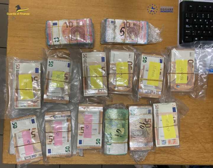 Denaro contante diretto in Albania: sequestrati 139mila euro al porto di Brindisi