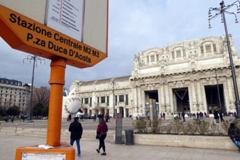 Galleria foto 'Sicurezza: store manager Milano, ‘5mila euro ogni mese per proteggere me e i miei ragazzi’' - foto 1