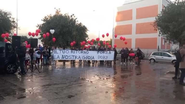 L’abbraccio di Monopoli a Dory: «Bentornata, noi siamo con te»