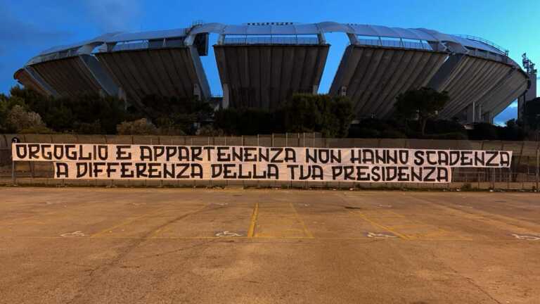 Bari, è rottura tra i tifosi e i De Laurentiis: la contestazione su due striscioni al “San Nicola”