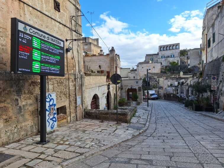 Tabelloni luminosi nei Sassi, è polemica a Matera: violerebbero i regolamenti