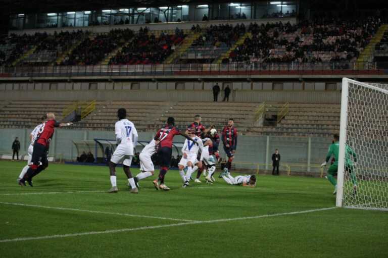 Un gol di Cianci decide il derby dello Iacovone: il Taranto si rilancia. Brindisi: è notte fonda