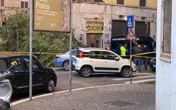 Galleria foto 'Uccisa da albero crollato a Roma, la rabbia del figlio della vittima: “Tagliate tutto”' - foto 1