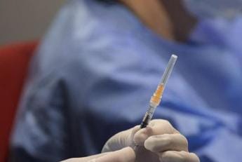 Galleria foto 'Vaccinazioni covid a rilento, cosa sta succedendo' - foto 1