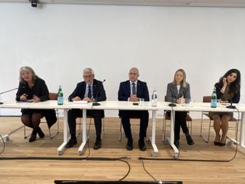 Galleria foto 'Vaccini, Rossi (Simg): “Rivolgersi al medico per superare dubbi su antinfluenzale”' - foto 1