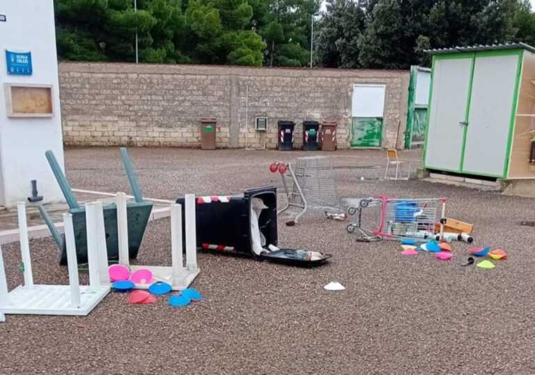 Galleria foto 'Stornara, vandali in azione al campo sportivo: distrutte le attrezzature' - foto 1