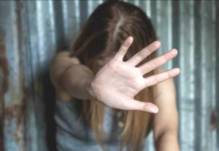 «Mamma sono stata molestata», la denuncia di una 13enne di Taranto: indagini in corso