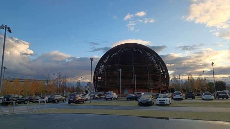 Galleria foto 'Studenti salentini in visita al Cern alla scoperta degli esperimenti sulle particelle' - foto 1