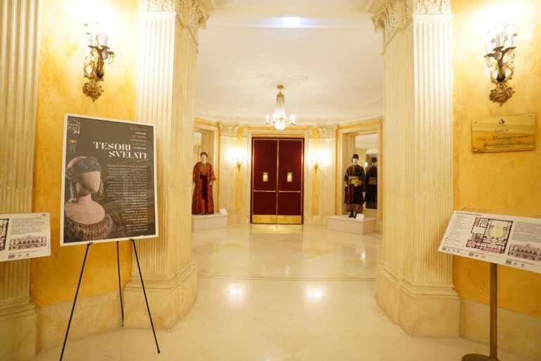 Bari, il Petruzzelli svela i suoi “tesori”: in mostra gli abiti di scena delle grandi opere – FOTO