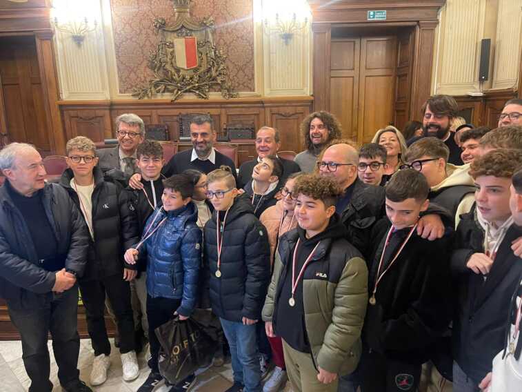 Bari, un riconoscimento per i successi sportivi dei giovani calciatori del circolo Anspi Odegitria