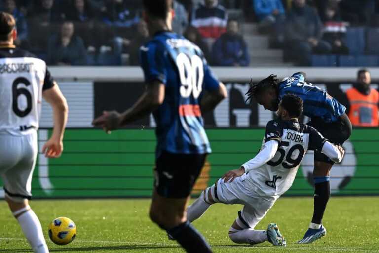 Lecce sfortunato a Bergamo. Un lampo di Lookman lo condanna alla sesta sconfitta