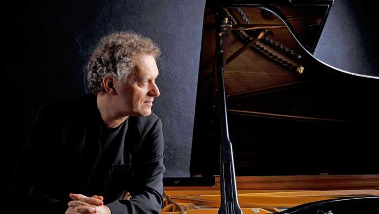 Lucchesini, solista d’eccezione esegue Beethoven al Petruzzelli