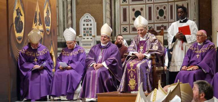 Galleria foto 'Da Foggia a Roma in 500 per il neovescovo Ferretti: «Vorrei una comunità aperta, gioiosa e generosa»' - foto 1