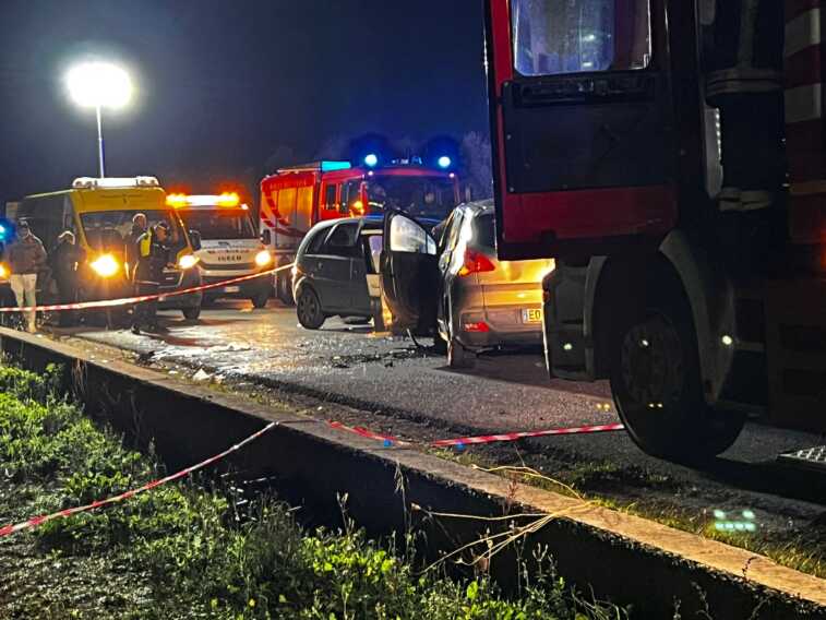 Galleria foto 'Tragico scontro sulla provinciale Trani – Corato: due morti. Feriti tre bambini e sei adulti' - foto 1