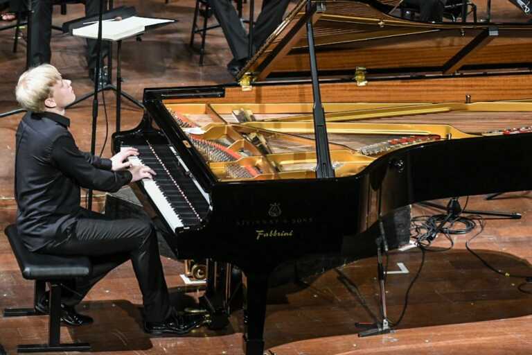 Bari, la star del piano accende il Petruzzelli: Alexander Malofeev chiude il programma 2023