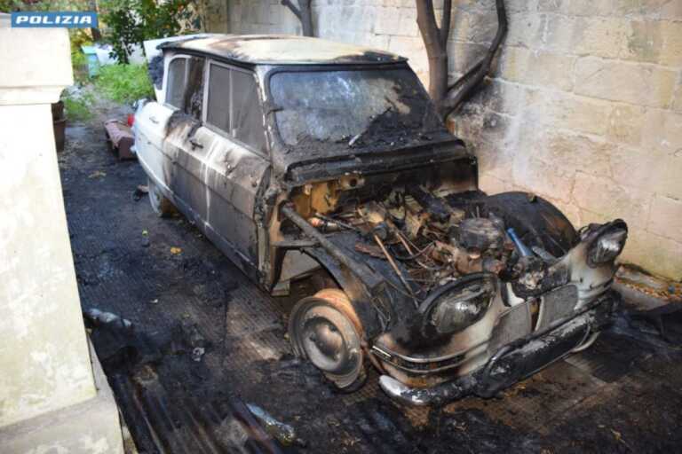 Galleria foto 'Chiede soldi a un’anziano e, al rifiuto, incendia un’auto d’epoca: arrestato un 33enne a Lecce' - foto 1