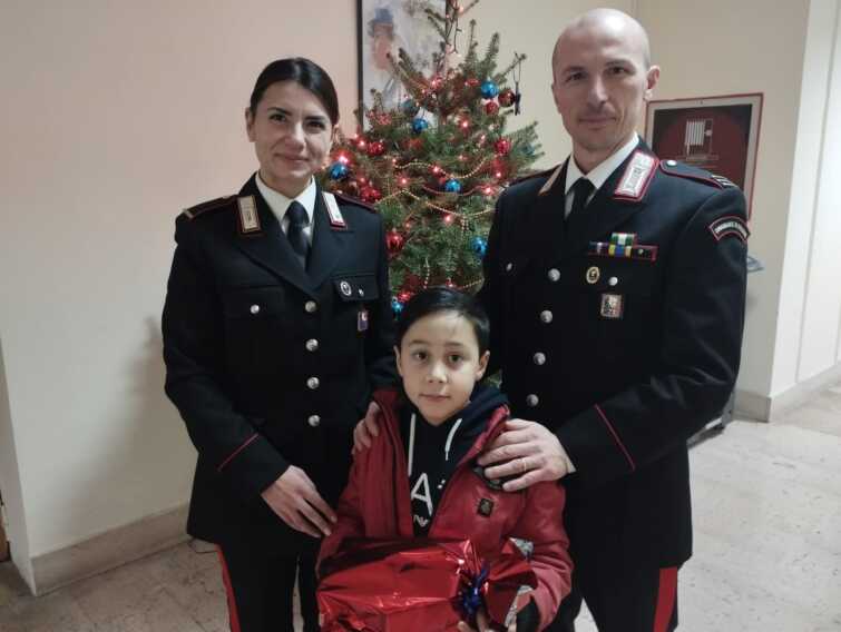 Foggia, li ringraziò per l’arresto dell’assassino di Franca Marasco: dai carabinieri un regalo al piccolo Giovanni