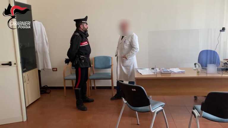 Cerignola, le tolgono la figlia e tenta di accoltellare un medico: arrestata una 36enne – VIDEO