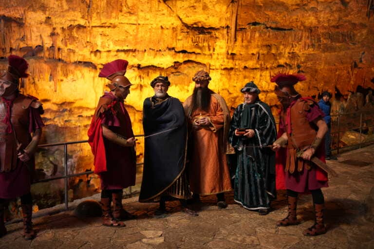 La Natività rivive nelle Grotte di Castellana a 70 metri di profondità