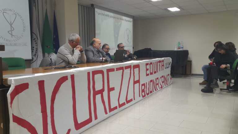Sciopero dei medici, a Bari un incontro per spiegare le ragioni della protesta: «Difendiamo il Ssn» – VIDEO