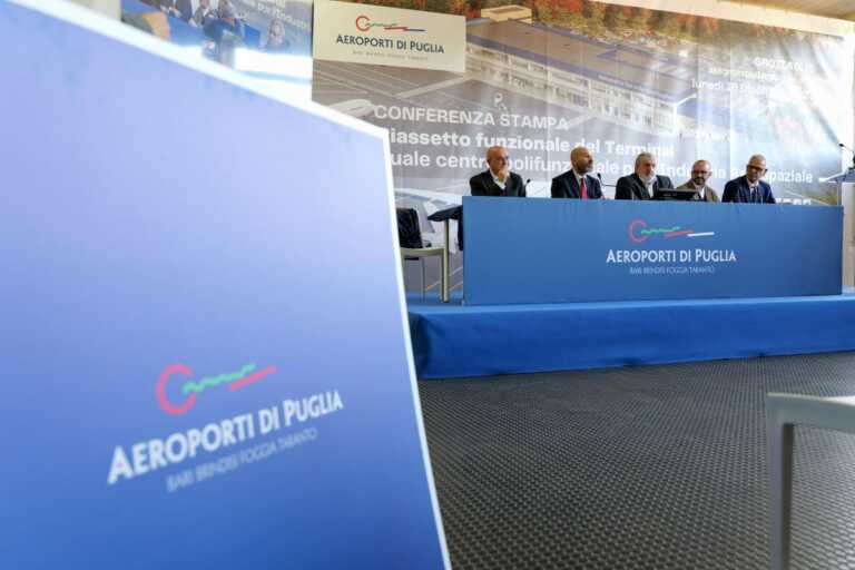 Grottaglie, entro il 2025 il nuovo “Arlotta”. Emiliano e Vasile: «Pronti per il futuro e per l’aerospazio» – VIDEO