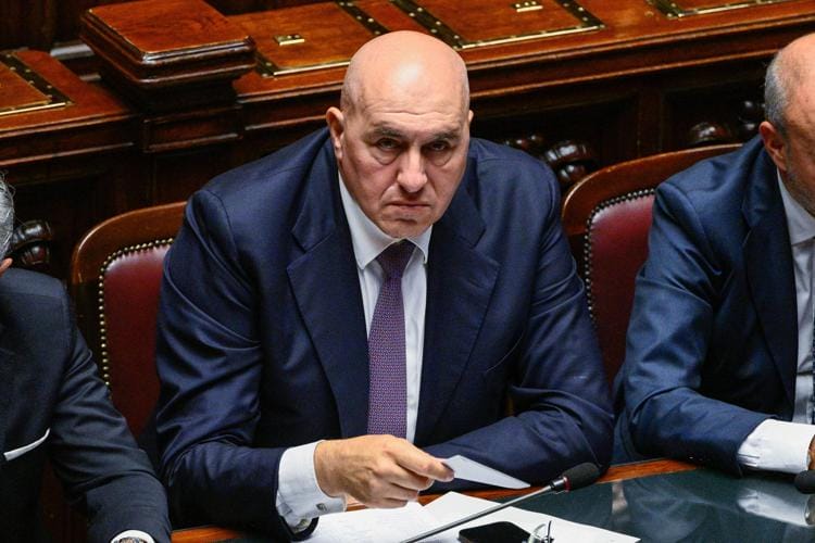 Governo e magistrati, scoppia il caso sulle parole di Crosetto