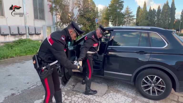 Quasi 10 chili di cocaina nascosti sotto il sedile dell’auto: arrestato un 42enne a Bari – VIDEO