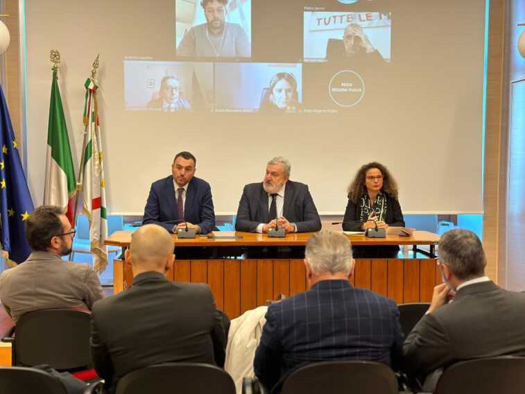 Centrale Enel a Brindisi, Emiliano: «Reindustrializzare per tutelare il tessuto economico» – VIDEO
