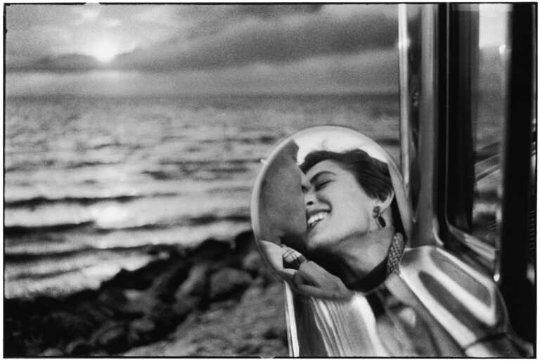 L’eredità visiva di Elliott Erwitt a Bari: al Margherita in mostra gli scatti del fotografo statunitense