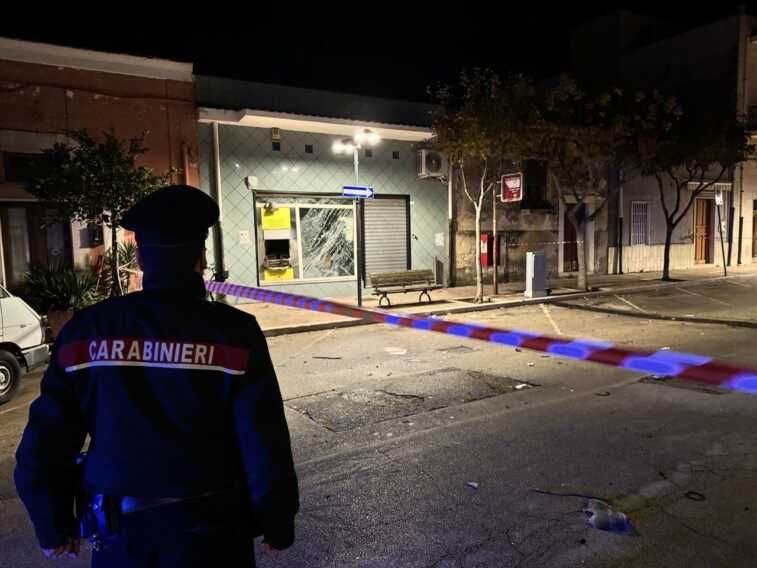 Stornarella: assalto al bancomat nella notte. Ladri in fuga col bottino – VIDEO