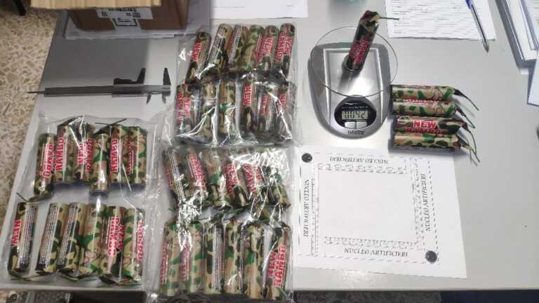 Galleria foto 'Andria, metteva in vendita fuochi pirotecnici illegali: arrestato titolare di una tabaccheria' - foto 1