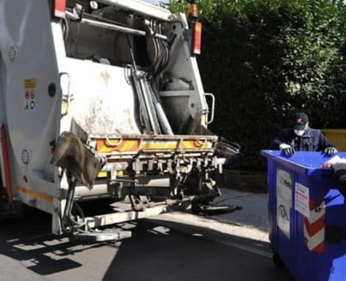 Raffica di multe della locale per i “furbetti” dei rifiuti a Bari