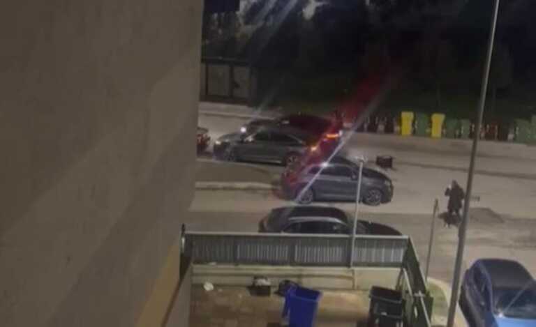 Altamura, tentano di rubare un’auto: ladri messi in fuga dai residenti che gli lanciano contro sedie – VIDEO
