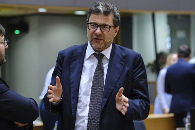 Mes, Giorgetti: «Ok opposizione ma poi decido io». Gentiloni: «I trattati si rispettano»