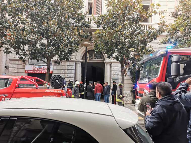 Incendio in un appartamento nel centro di Andria: muore un uomo di 71 anni