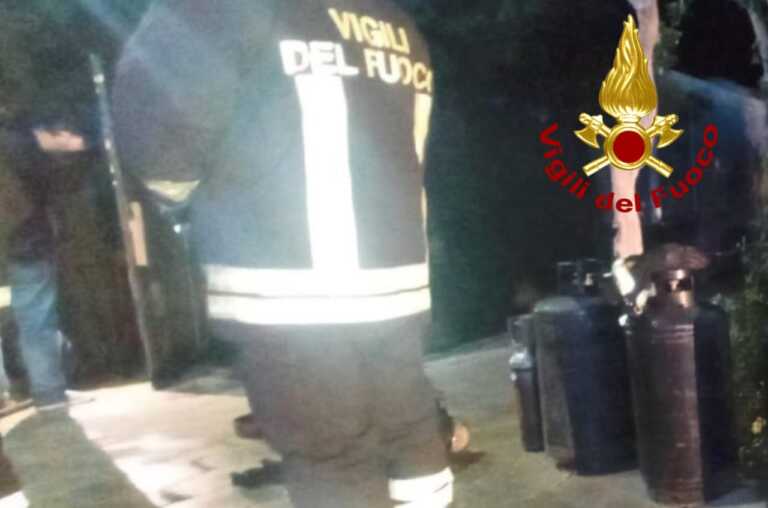 Incendio in un bar-ristorante di Torre dell’Orso: danneggiati la cucina e un deposito – VIDEO