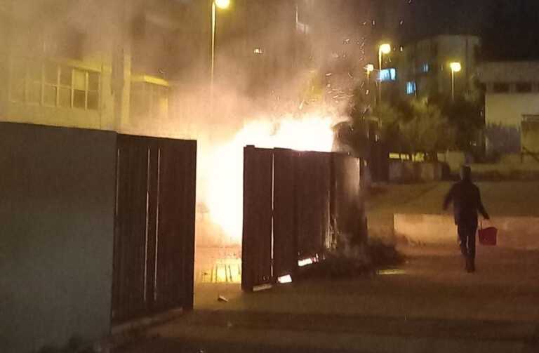 Galleria foto 'Bari, incendio all’esterno della Casa delle Culture. Bottalico: «Non ci fermeranno»' - foto 2