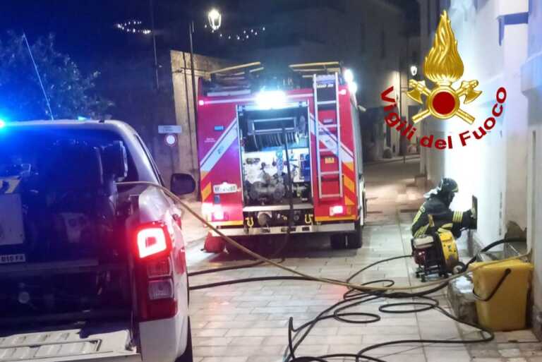 Fiamme in uno scantinato a Gagliano del Capo: inagibile un’abitazione
