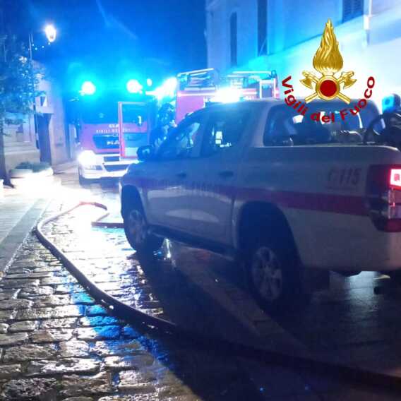 Galleria foto 'Fiamme in uno scantinato a Gagliano del Capo: inagibile un’abitazione' - foto 1