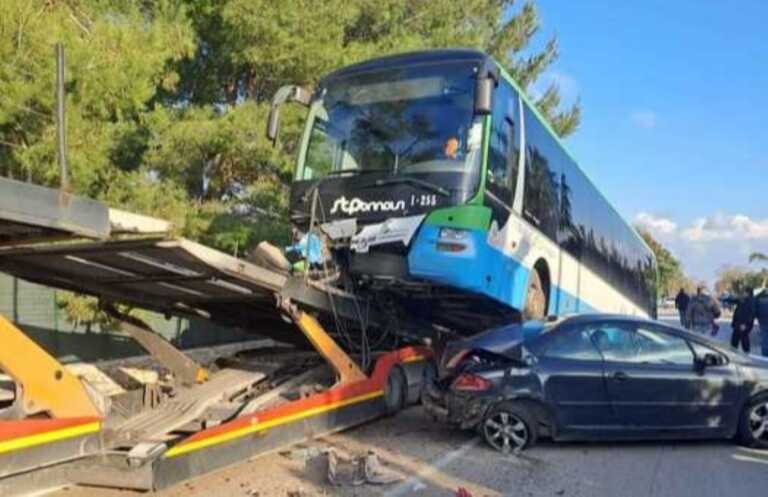 San Vito dei Normanni, autobus di studenti si scontra con una bisarca: nessun ferito grave