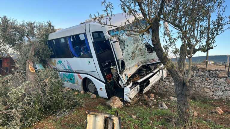 Autobus di studenti contro un trattore sulla Crispiano-Massafra: grave l’agricoltore
