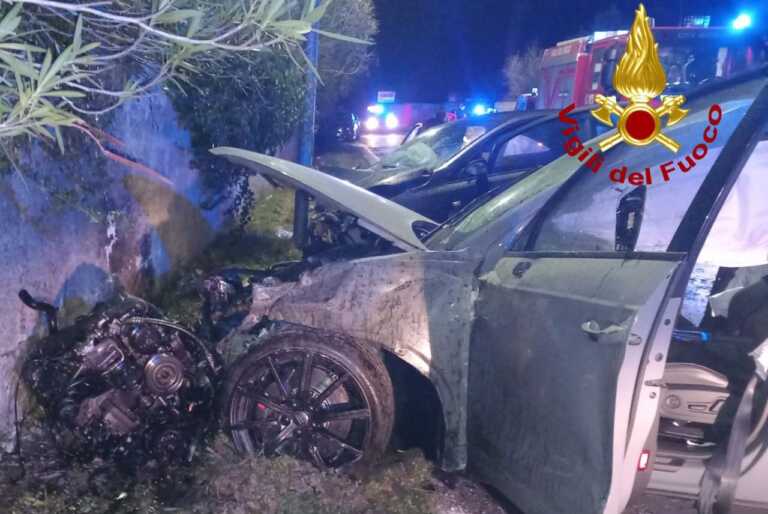 Galleria foto 'Scontro tra due auto sulla provinciale tra Lecce e Arnesano: quattro persone ferite' - foto 2
